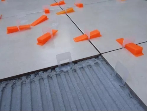 Cuñas Para Nivelador De Porcelanato Y Ceramica 100 Unid Tyt - Imagen 3