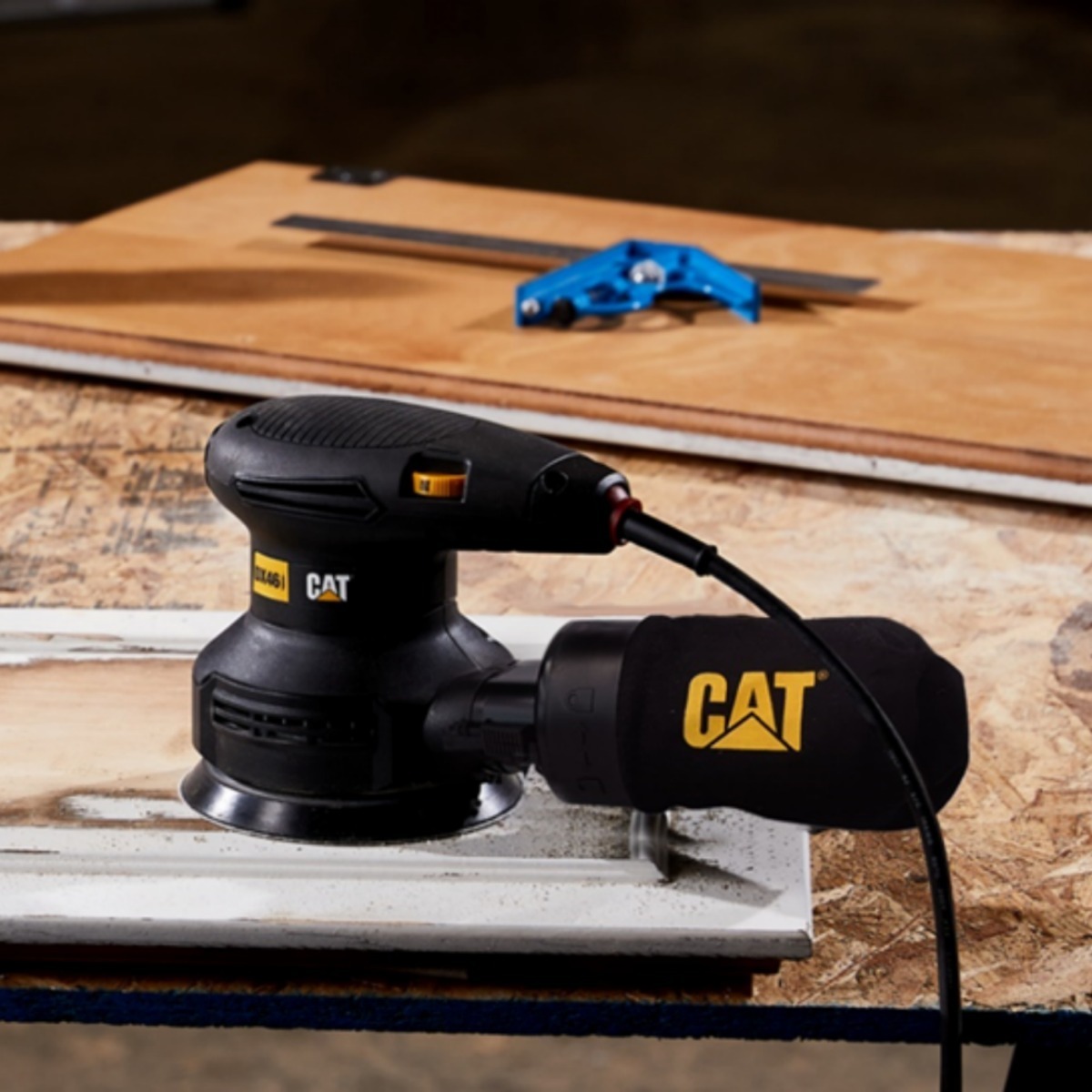 Lijadora Orbital Profesional 400w 14000rpm Dx461 Caterpillar Color Negro - Imagen 2