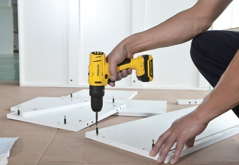 Taladro Percutor Atornillador Inalámbrico De 10mm Stanley Sch12s2k + Accesorio Con Maletín De Transporte Amarillo - Imagen 6