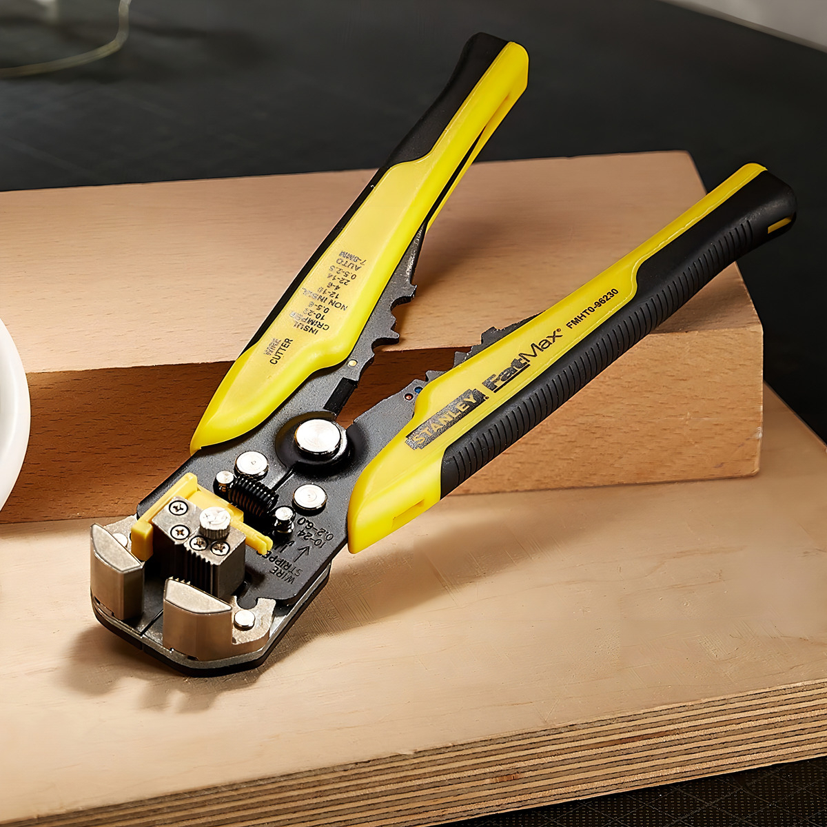 Alicate Pelacable Stanley Autoajustable (96-230) - Imagen 11