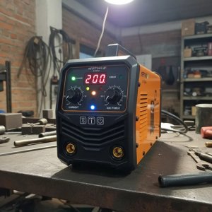 Soldadora Inverter Profesional Martino 200 Mma Amarillo