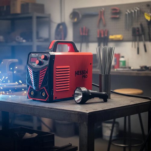 Soldadora Inverter 200amp Hessen + Electrodo Y Linterna Tyt Rojo